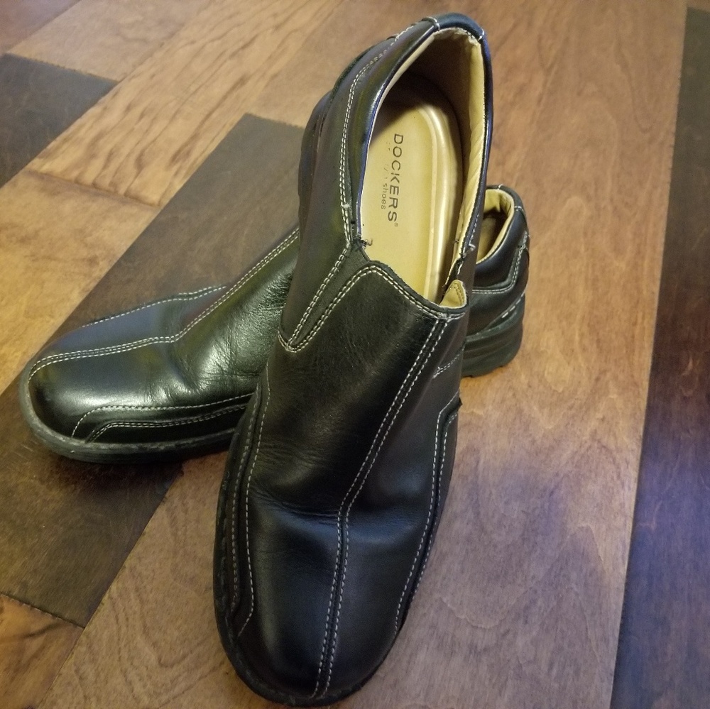 Dockers size 11 like new.